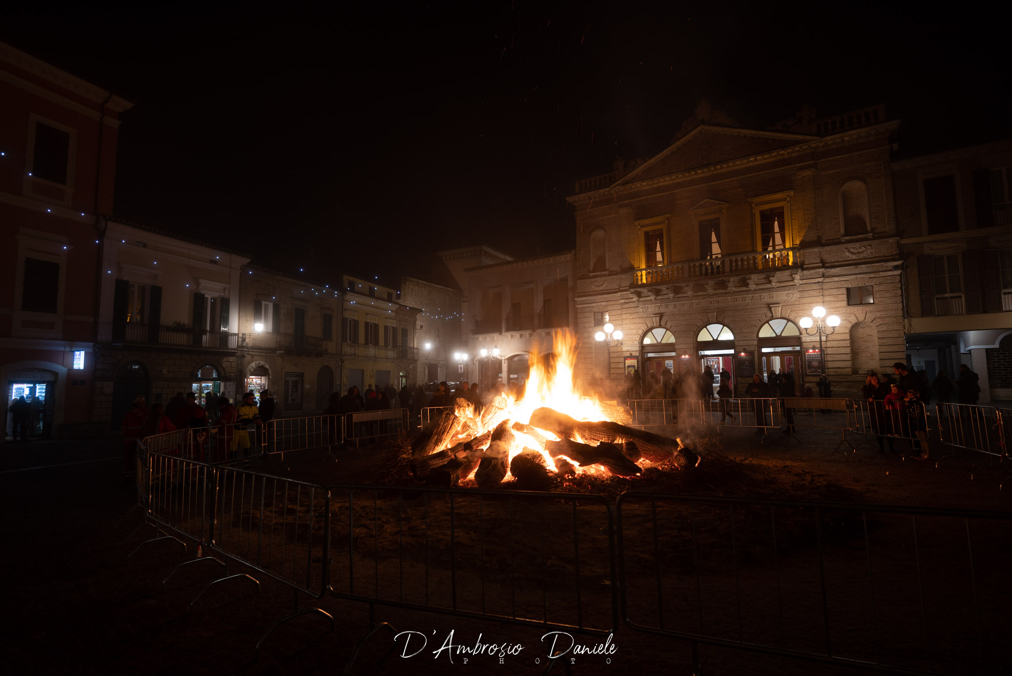 Atri, Italia di Notte con la NEbbia