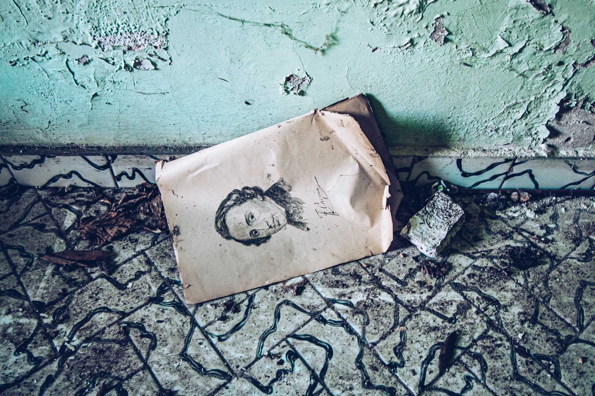 Villa Nobiliare Abbandonata, Interni, UrbeX