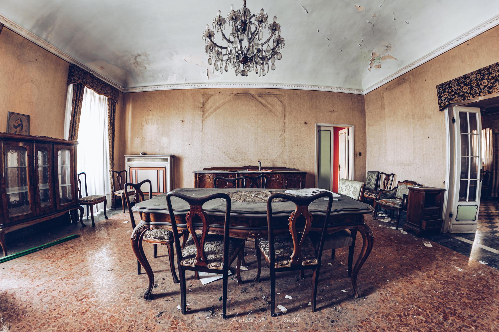 Villa Nobiliare Abbandonata, Interni, UrbeX