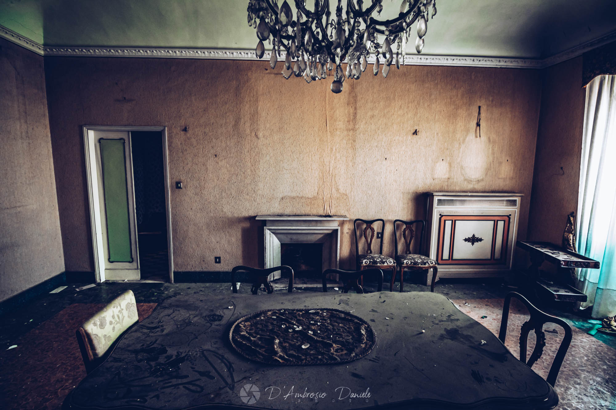 Villa Nobiliare Abbandonata, Interni, UrbeX