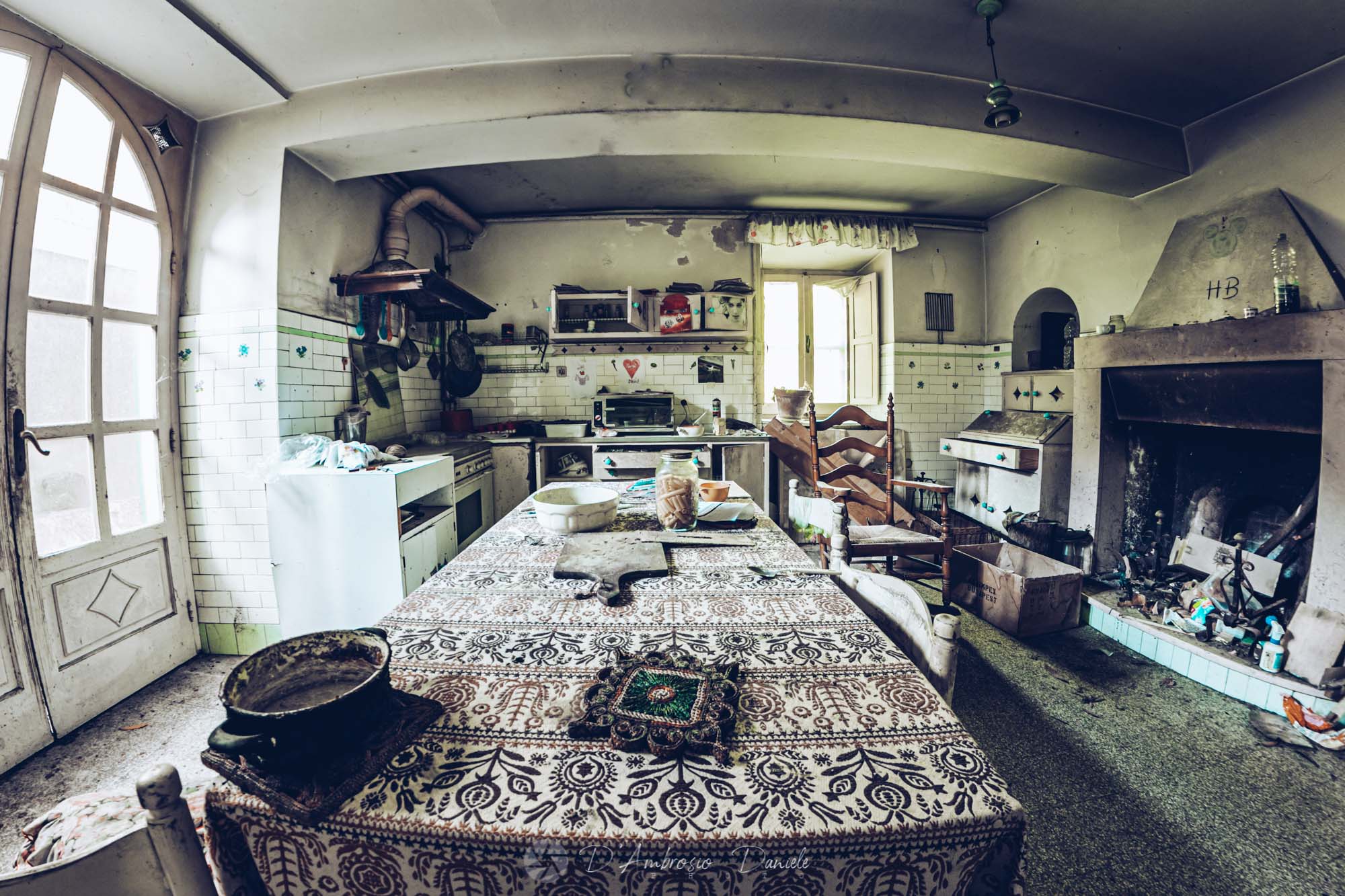 Villa Nobiliare Abbandonata, Interni, UrbeX
