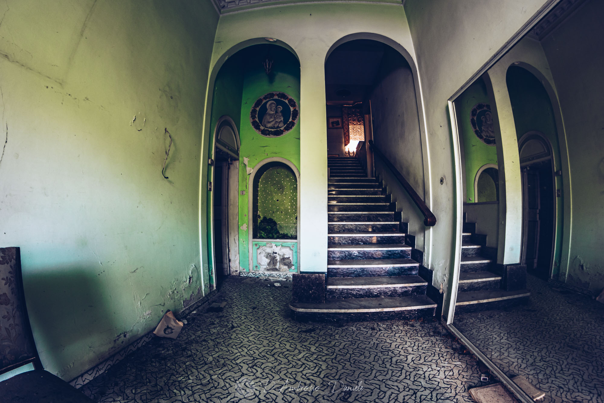 Villa Nobiliare Abbandonata, Interni, UrbeX