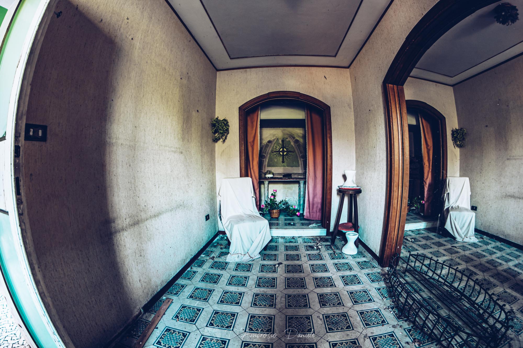 Villa Nobiliare Abbandonata, Interni, UrbeX