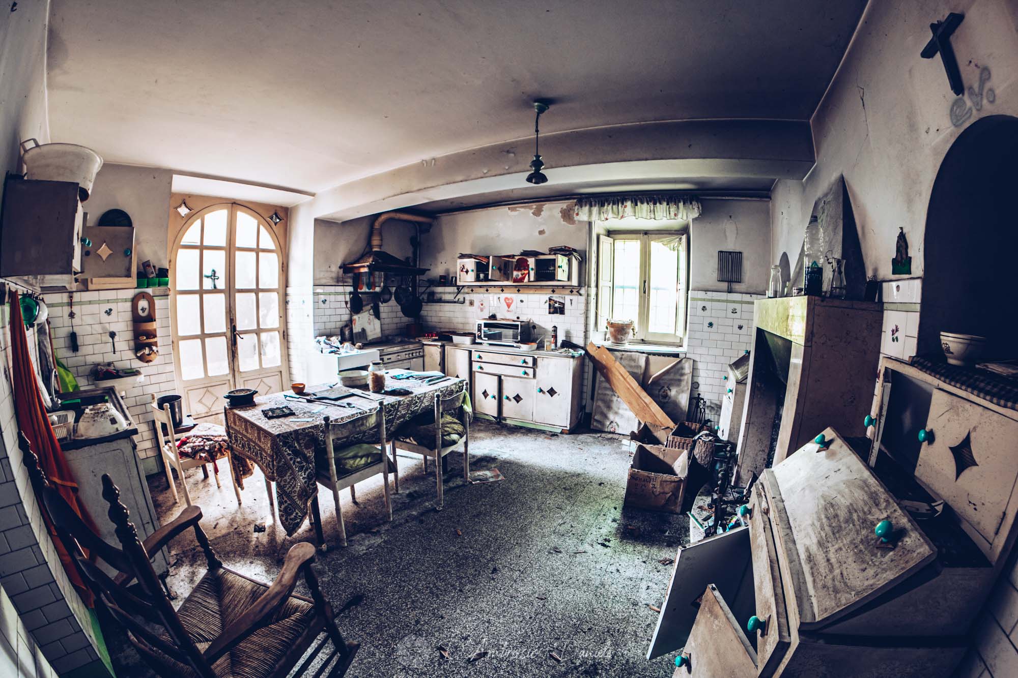 Villa Nobiliare Abbandonata, Interni, UrbeX