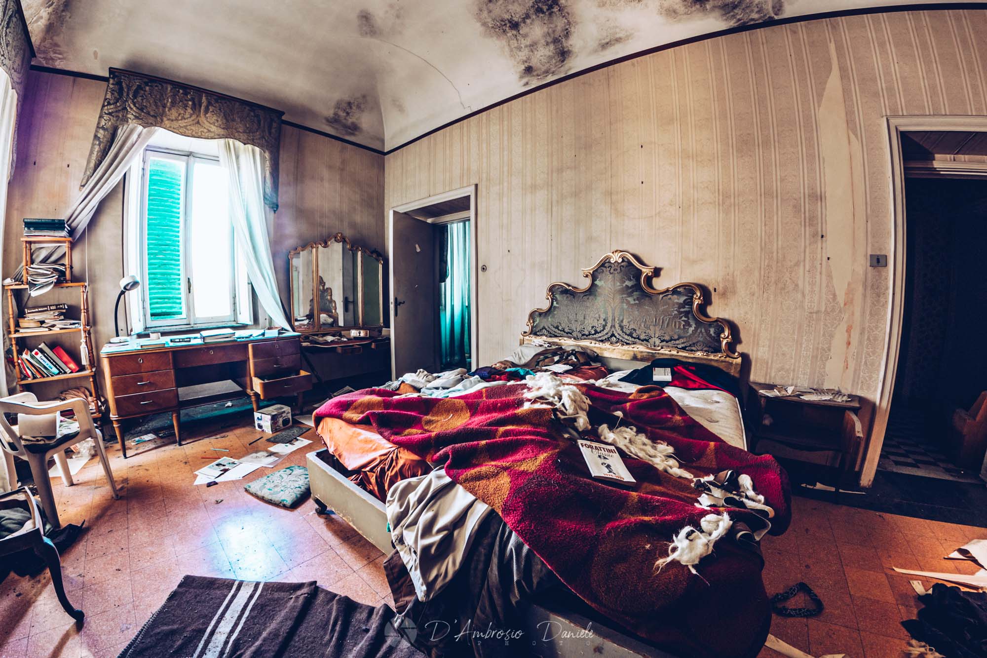 Villa Nobiliare Abbandonata, Interni, UrbeX