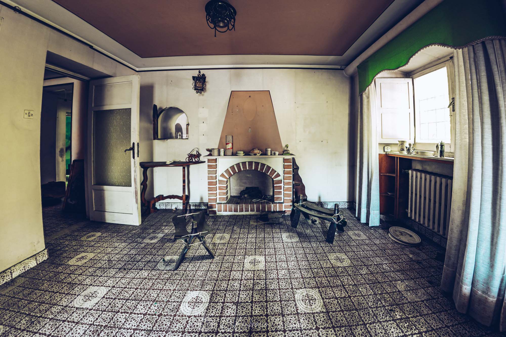Villa Nobiliare Abbandonata, Interni, UrbeX