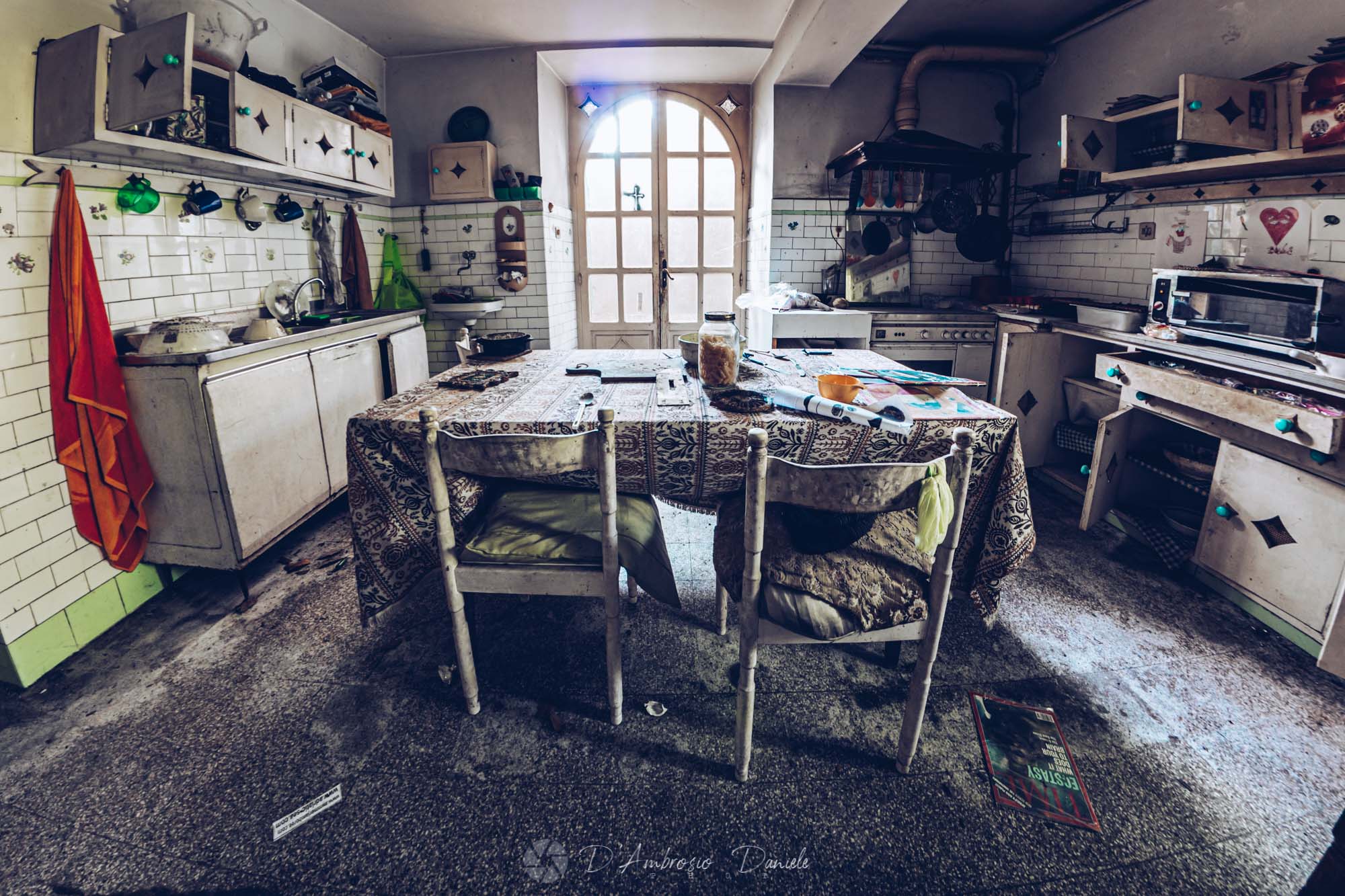 Villa Nobiliare Abbandonata, Interni, UrbeX