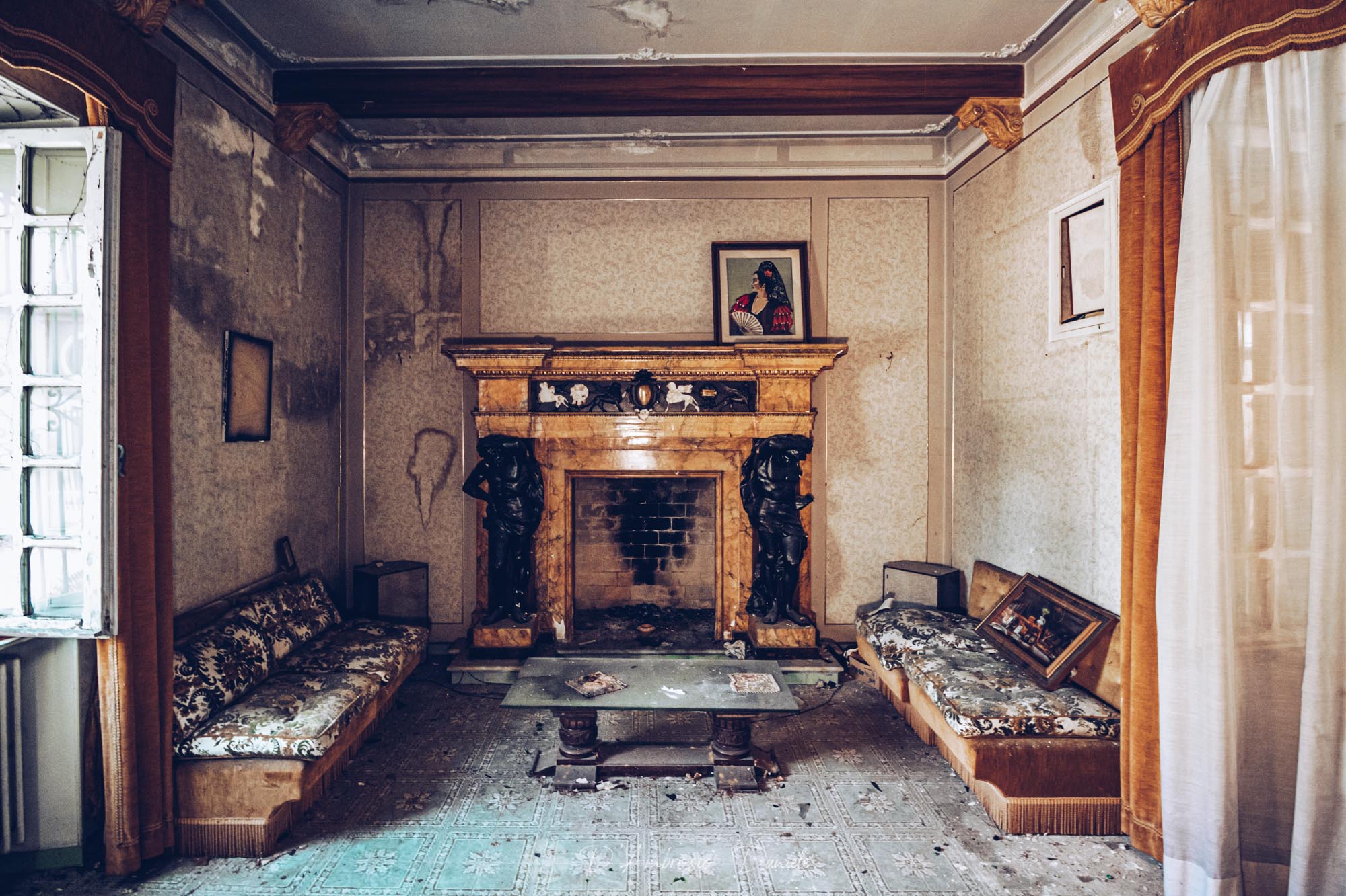 Villa Nobiliare Abbandonata, Interni, UrbeX