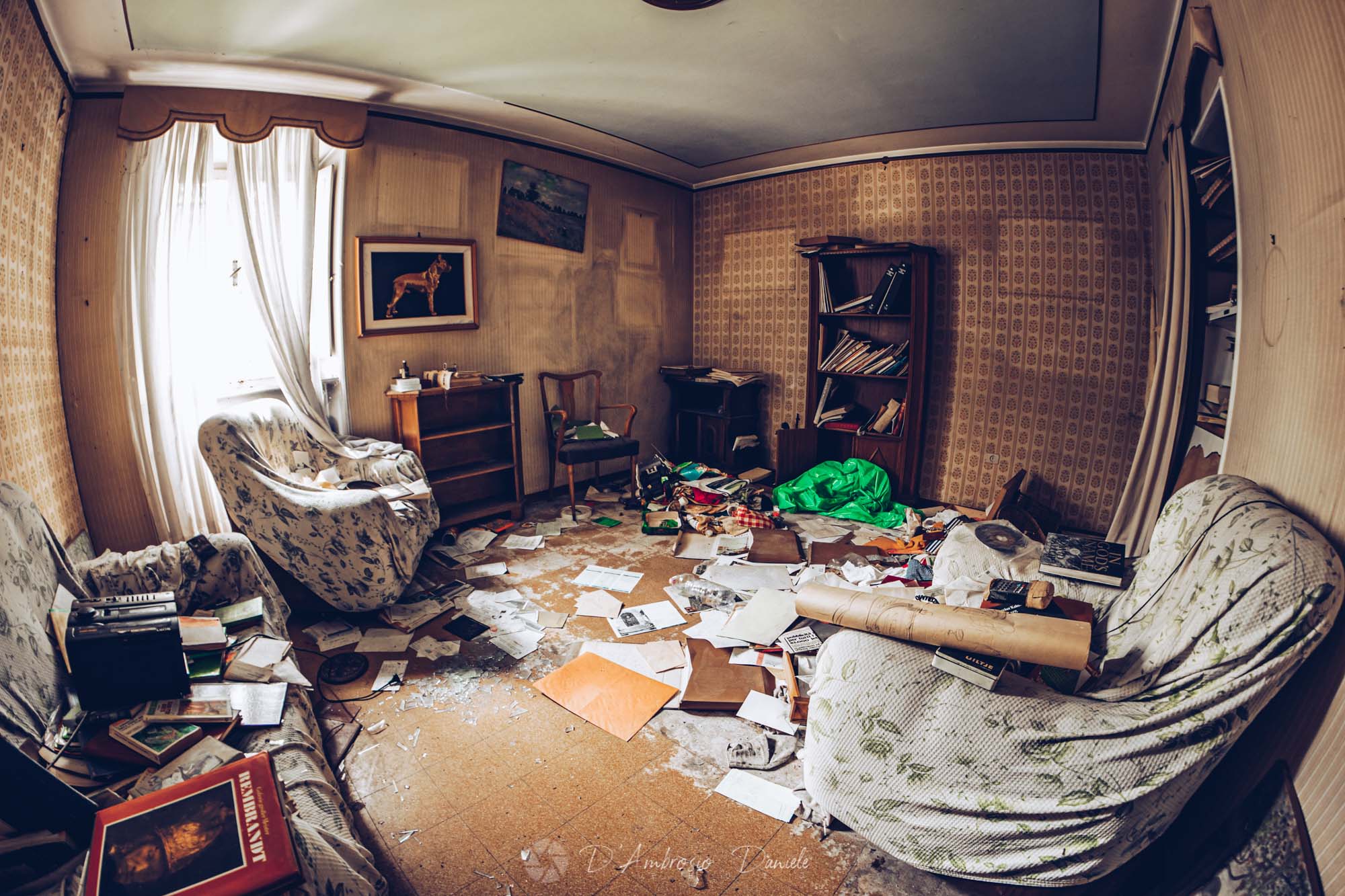 Villa Nobiliare Abbandonata, Interni, UrbeX