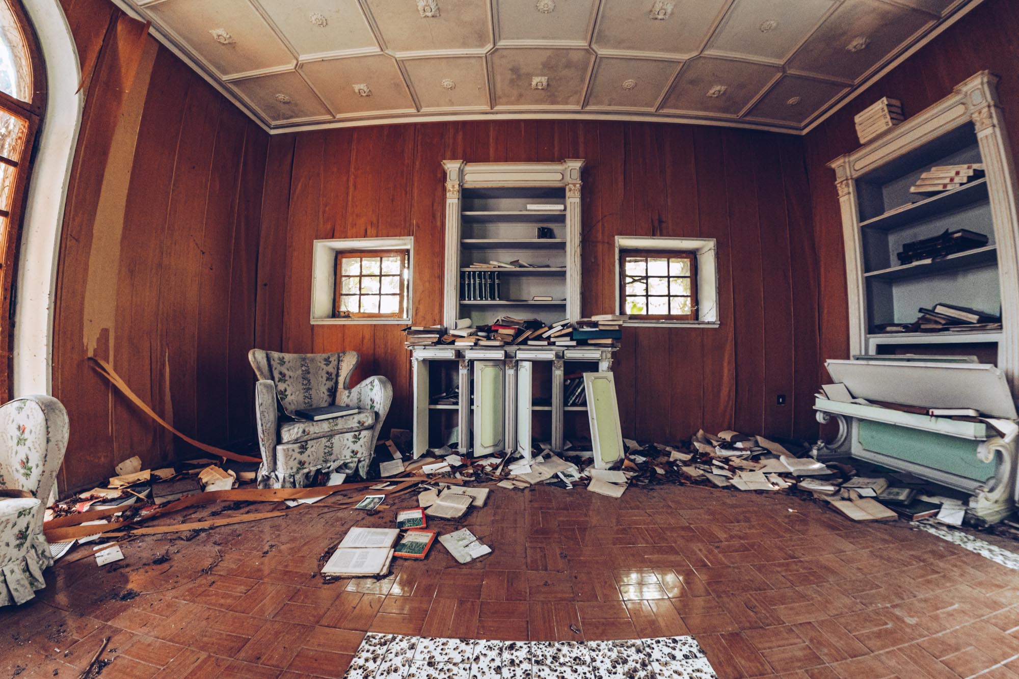Villa Nobiliare Abbandonata, Interni, UrbeX