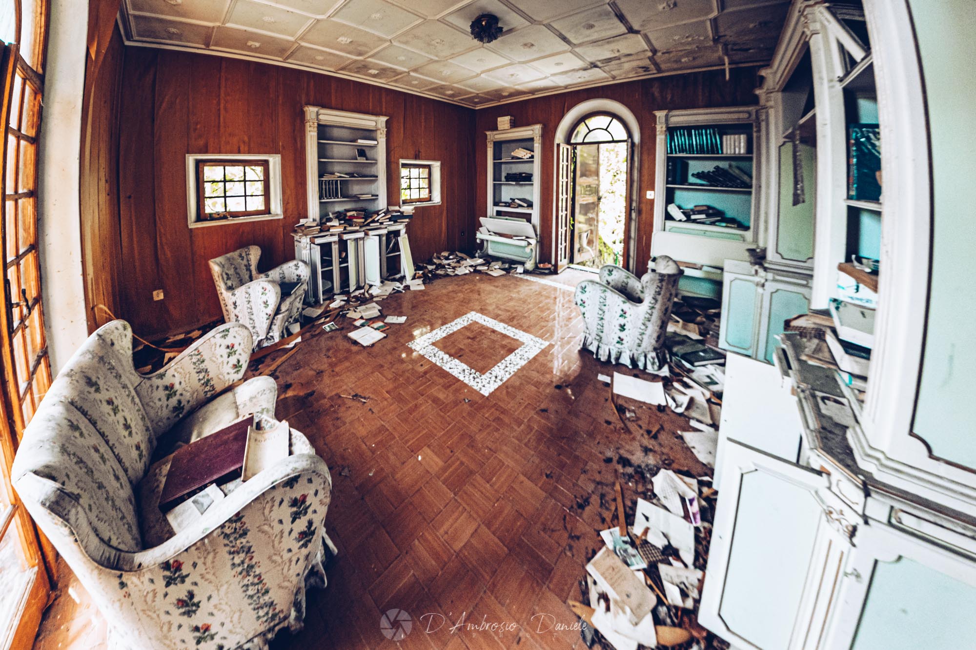 Villa Nobiliare Abbandonata, Interni, UrbeX
