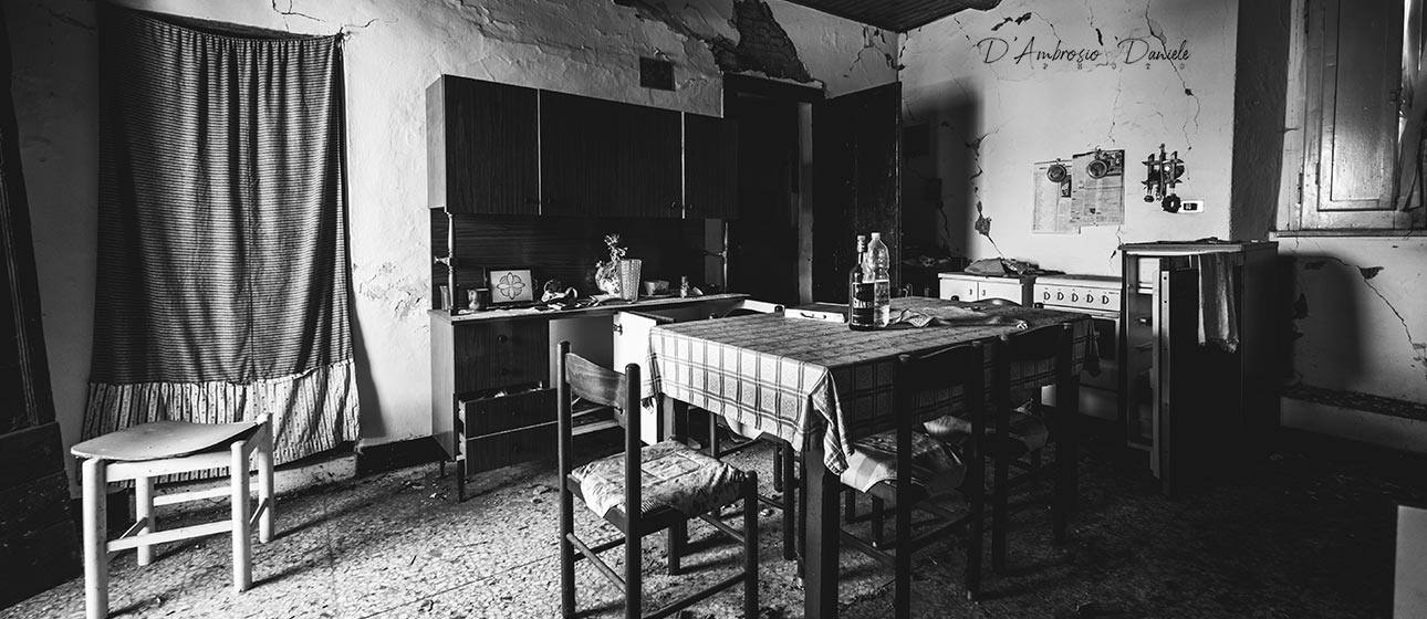 Biografia, Fotografia Urbex Casa